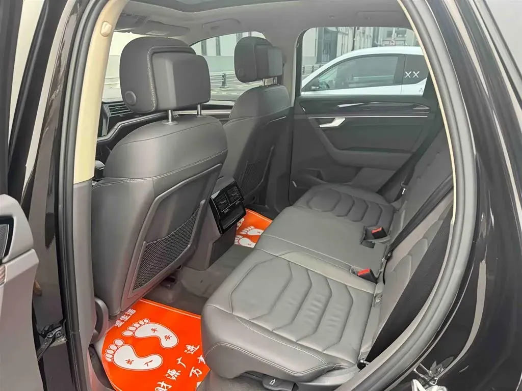 2022 Volkswagen Touareg 3.0T 340HP V6 8AT,autocango,china used car exporter,china ev exporter,chinese used car exporter,chinese used ev exporter