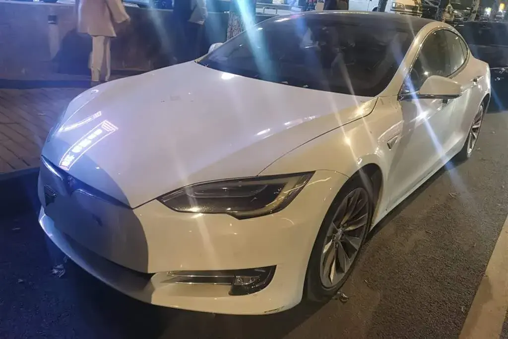 2016 Tesla Model S BEV 90KWH