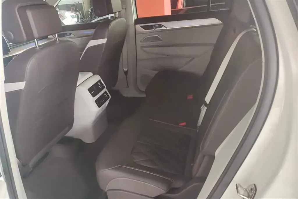 2023 Volkswagen Tavendor 2.0T 220HP L4 7DCT,autocango,china used car exporter,china ev exporter,chinese used car exporter,chinese used ev exporter