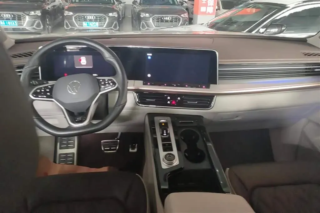 2023 Volkswagen Tavendor 2.0T 220HP L4 7DCT,autocango,china used car exporter,china ev exporter,chinese used car exporter,chinese used ev exporter