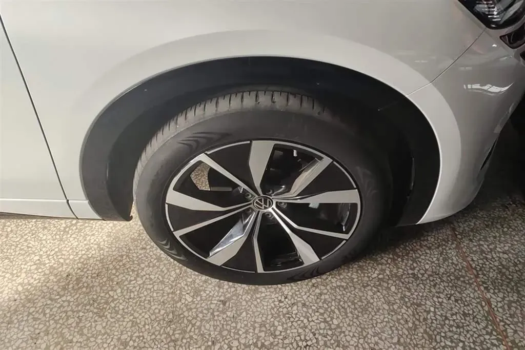 2023 Volkswagen Tavendor 2.0T 220HP L4 7DCT,autocango,china used car exporter,china ev exporter,chinese used car exporter,chinese used ev exporter