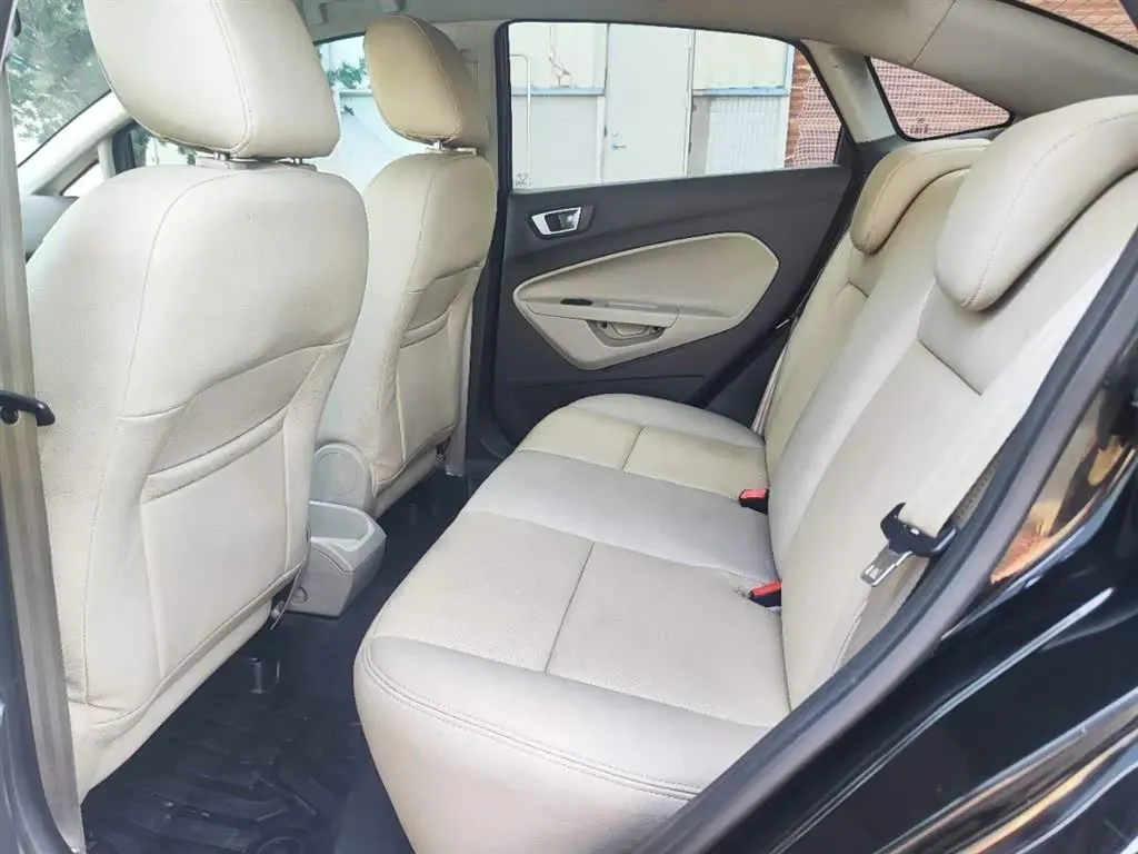 2013 Ford Fiesta 1.5L 110HP L4 6DCT,autocango,china used car exporter,china ev exporter,chinese used car exporter,chinese used ev exporter