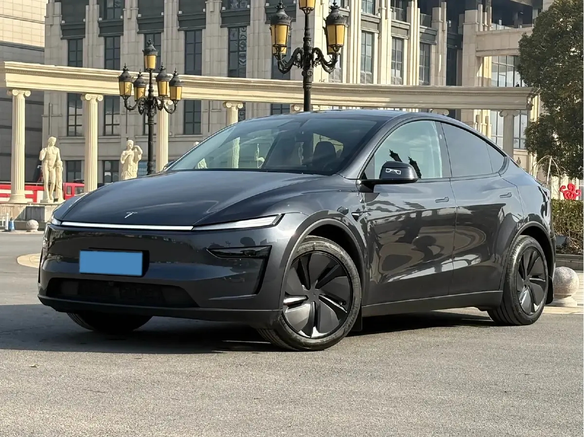 2025 Tesla Model Y BEV 62.5KWH