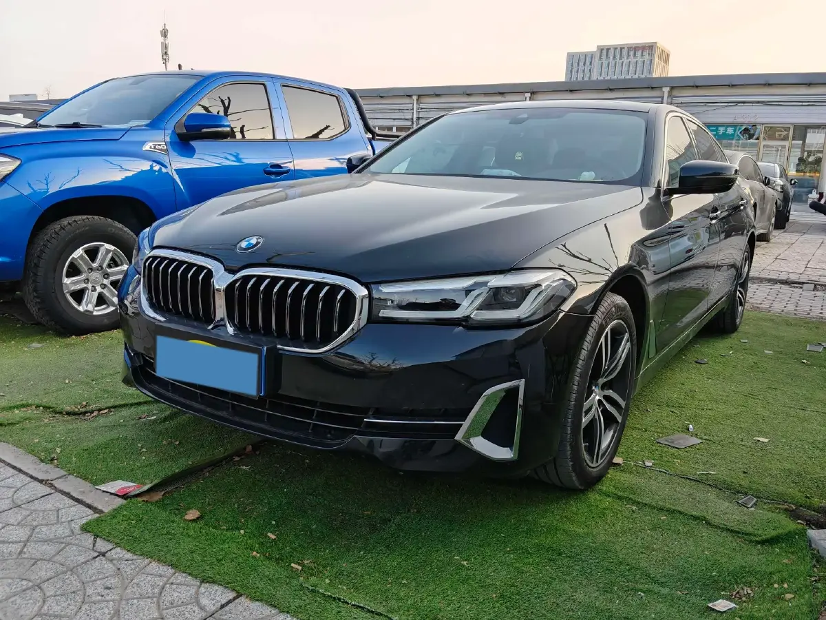 2023 BMW 5 Series 2.0T 245HP L4 8AT