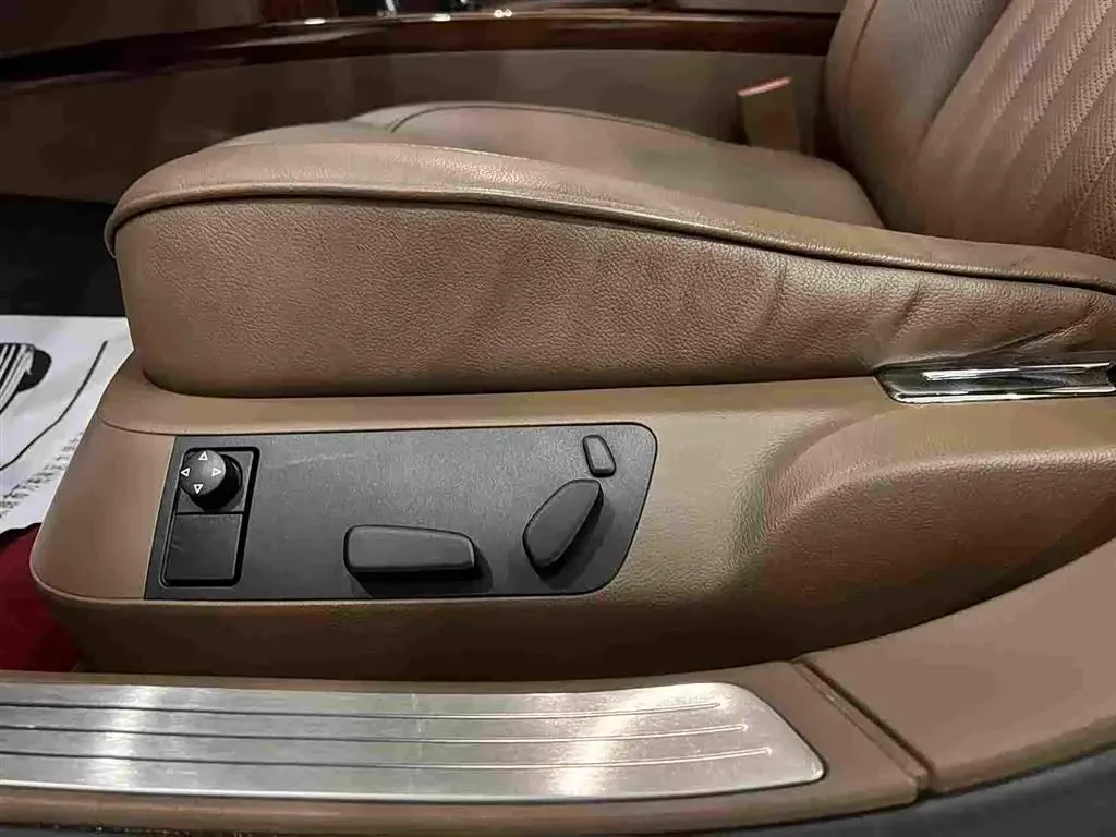 2015 Volkswagen Pheaton 3.0L 250HP V6 6AT,autocango,china used car exporter,china ev exporter,chinese used car exporter,chinese used ev exporter