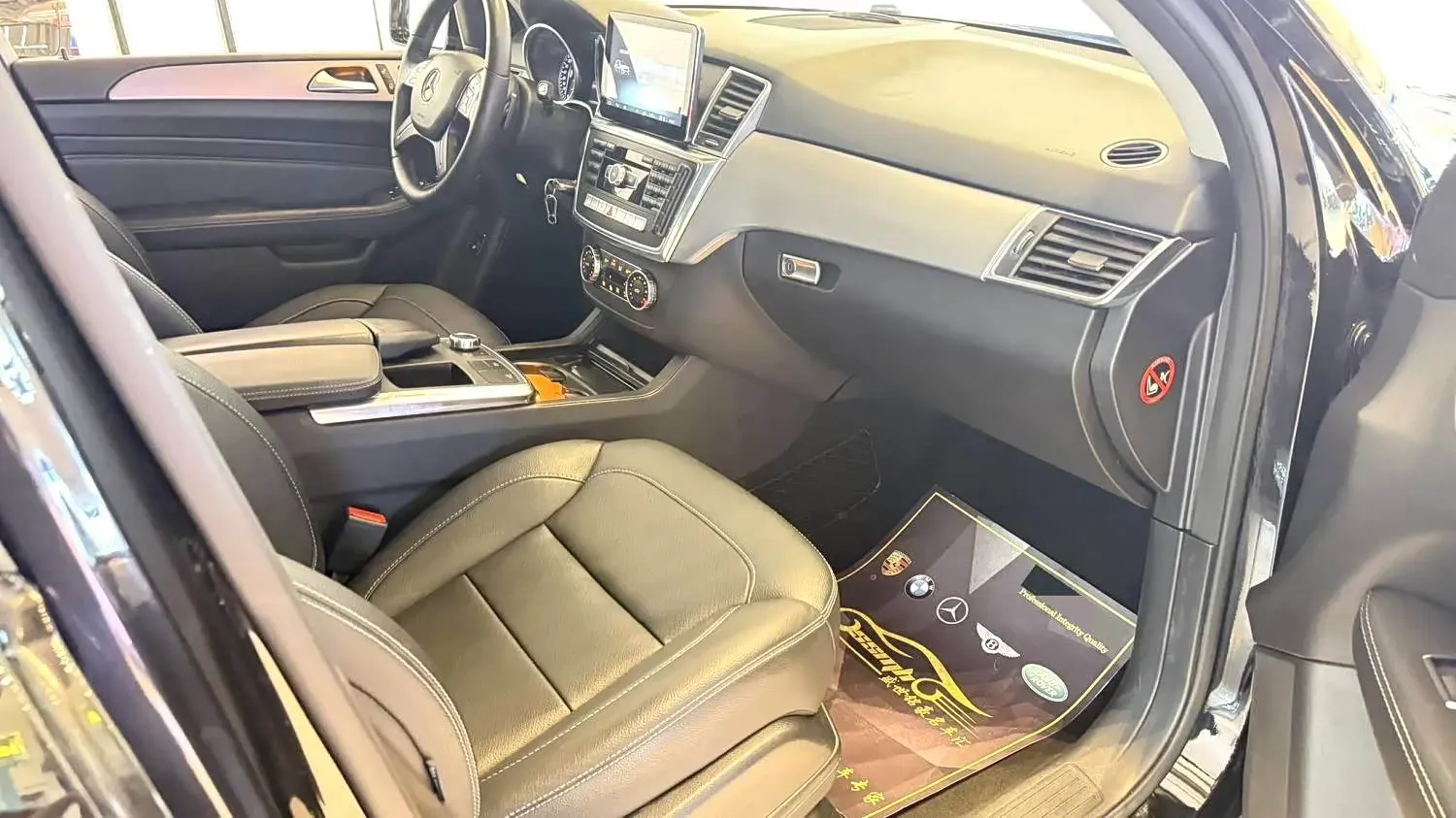 2013 Mercedes-Benz SL Class 3.5L 306HP V6 7AT,autocango,china used car exporter,china ev exporter,chinese used car exporter,chinese used ev exporter