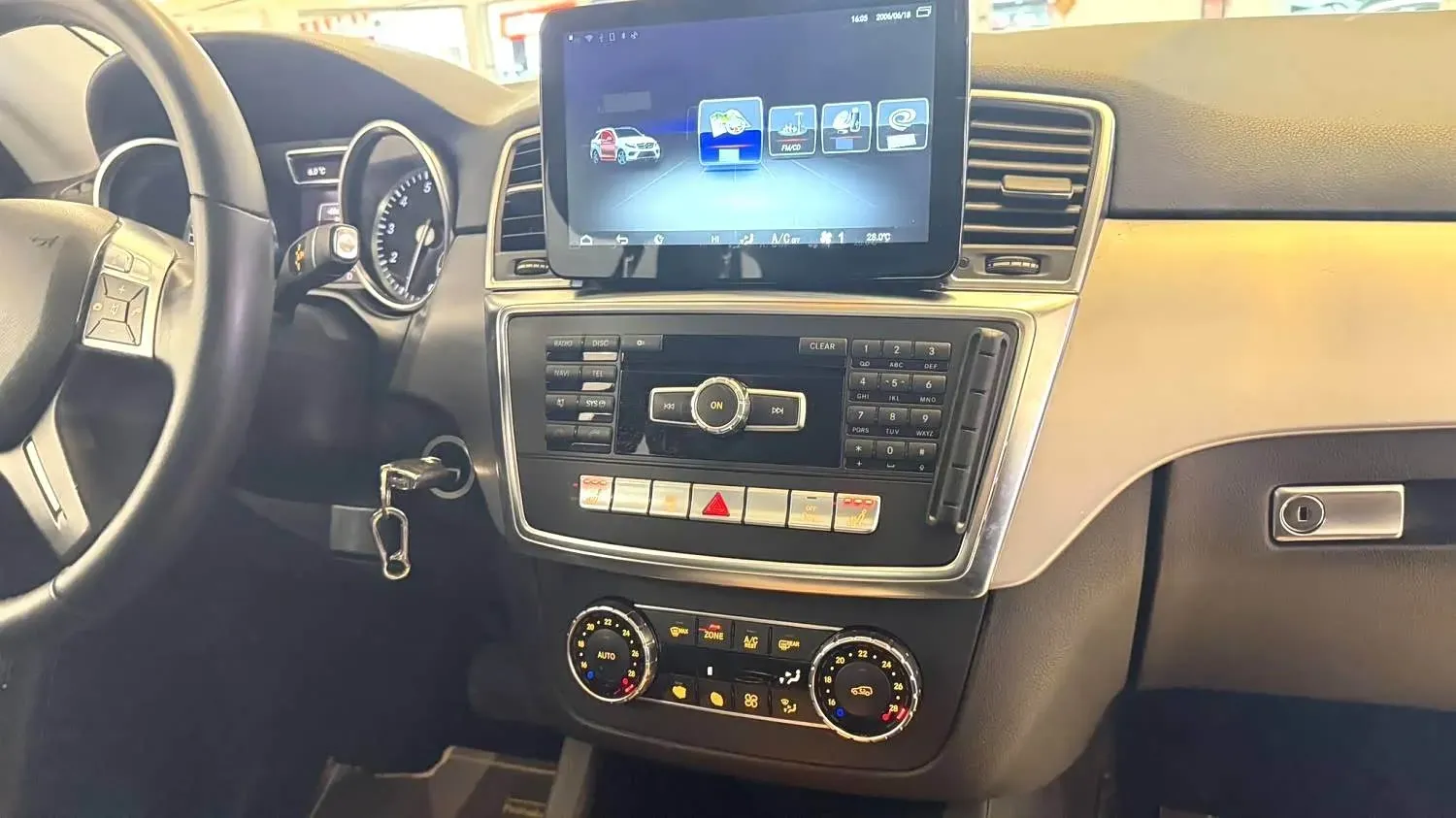 2013 Mercedes-Benz SL Class 3.5L 306HP V6 7AT,autocango,china used car exporter,china ev exporter,chinese used car exporter,chinese used ev exporter