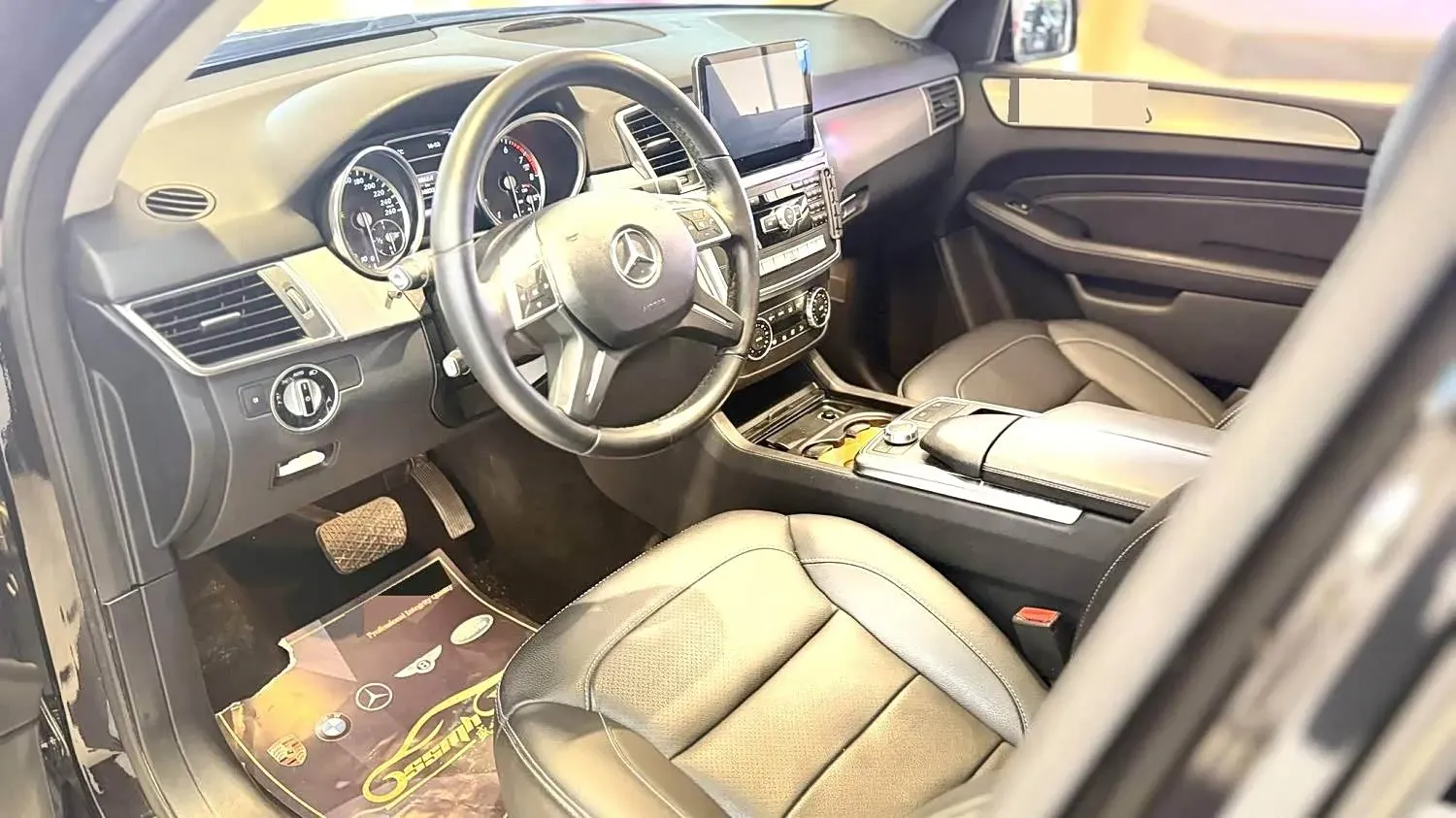 2013 Mercedes-Benz SL Class 3.5L 306HP V6 7AT,autocango,china used car exporter,china ev exporter,chinese used car exporter,chinese used ev exporter