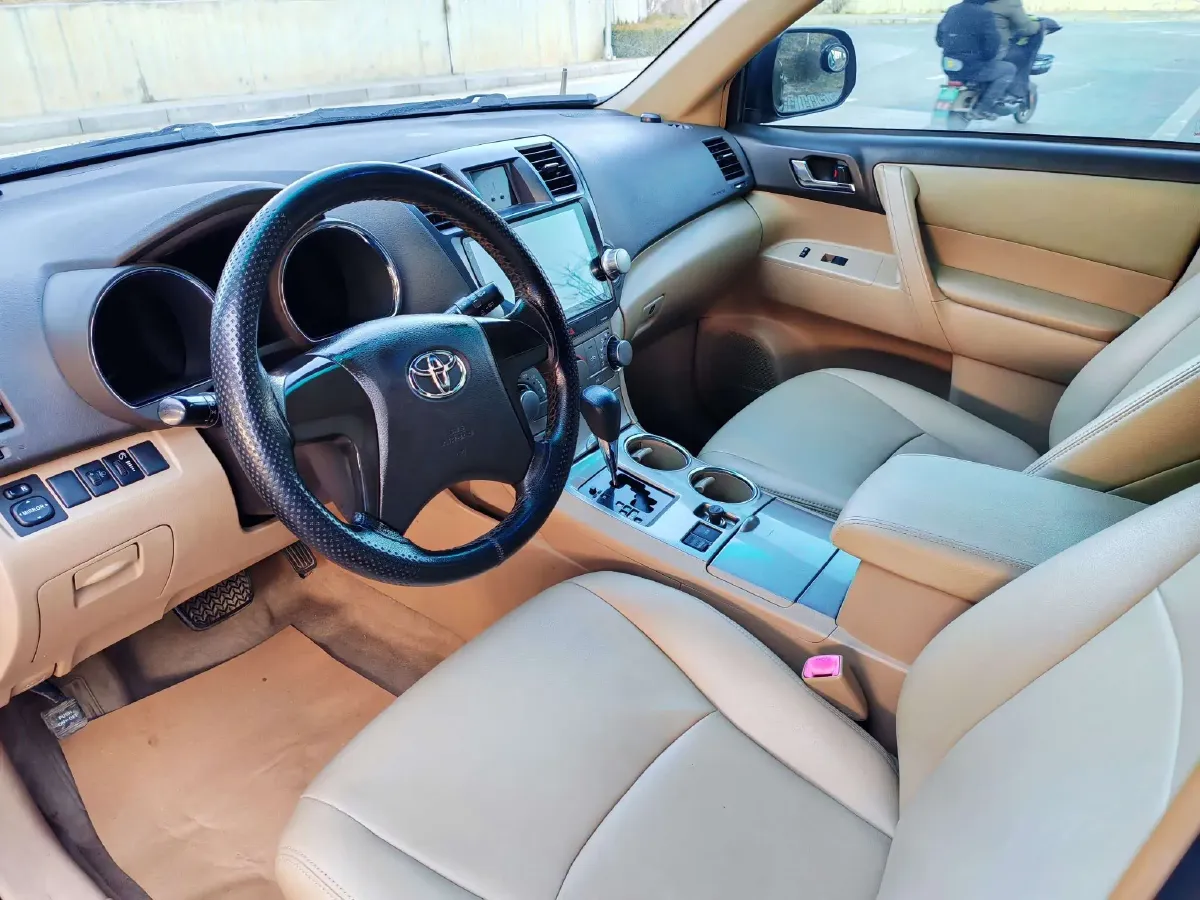 2013 Toyota Highlander 2.7L 188HP L4 6AT,autocango,china used car exporter,china ev exporter,chinese used car exporter,chinese used ev exporter