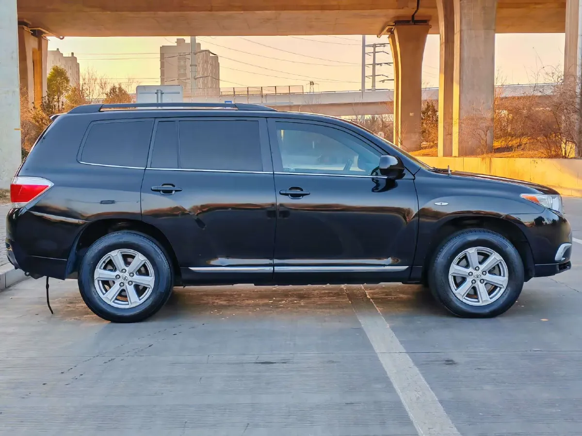 2013 Toyota Highlander 2.7L 188HP L4 6AT,autocango,china used car exporter,china ev exporter,chinese used car exporter,chinese used ev exporter