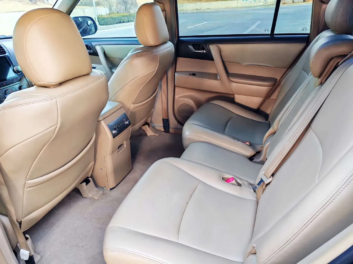 2013 Toyota Highlander 2.7L 188HP L4 6AT,autocango,china used car exporter,china ev exporter,chinese used car exporter,chinese used ev exporter