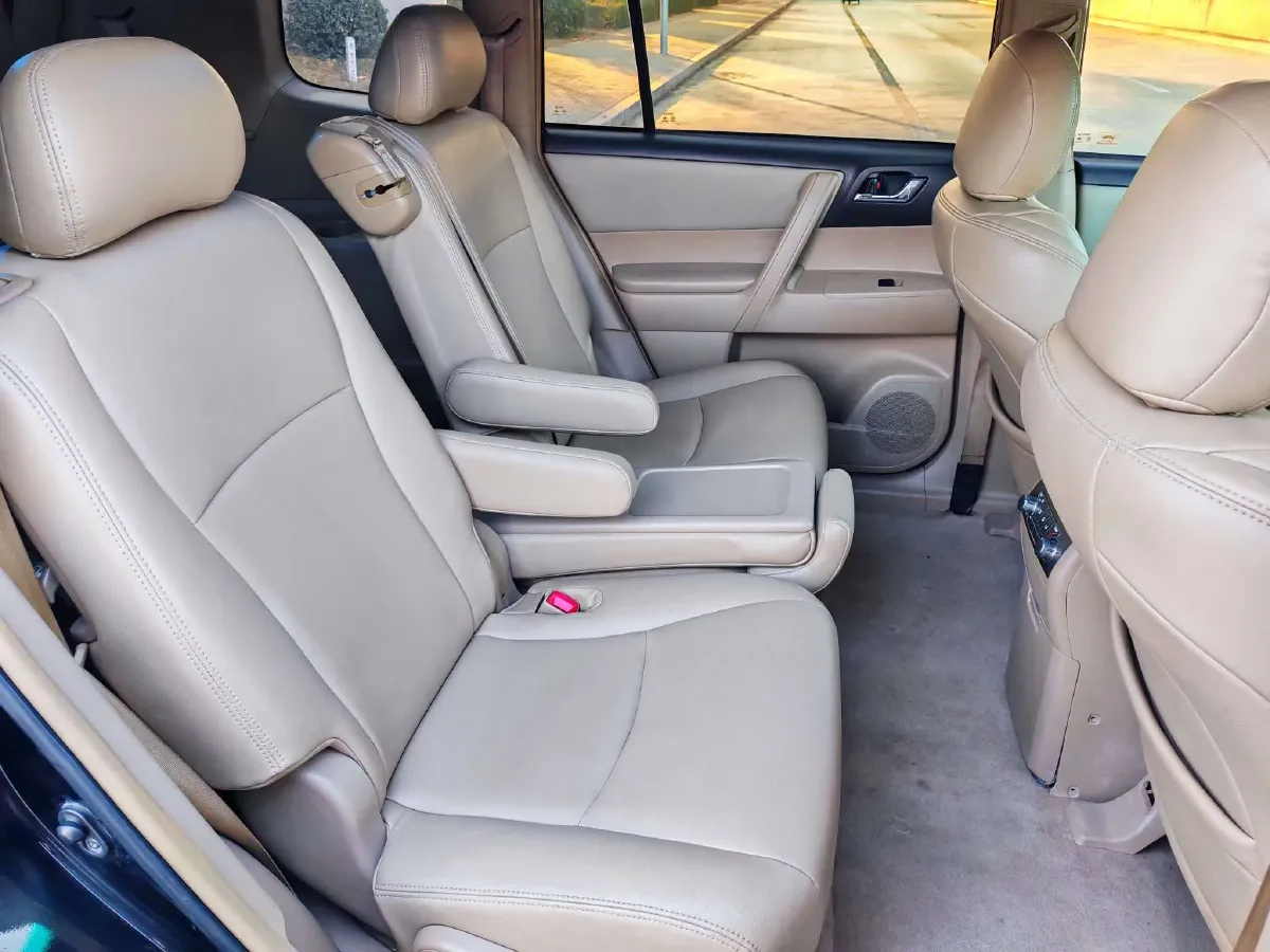 2013 Toyota Highlander 2.7L 188HP L4 6AT,autocango,china used car exporter,china ev exporter,chinese used car exporter,chinese used ev exporter