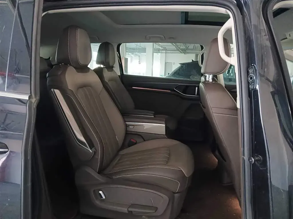 2023 Volkswagen Viloran 2.0T 220HP L4 7DCT,autocango,china used car exporter,china ev exporter,chinese used car exporter,chinese used ev exporter