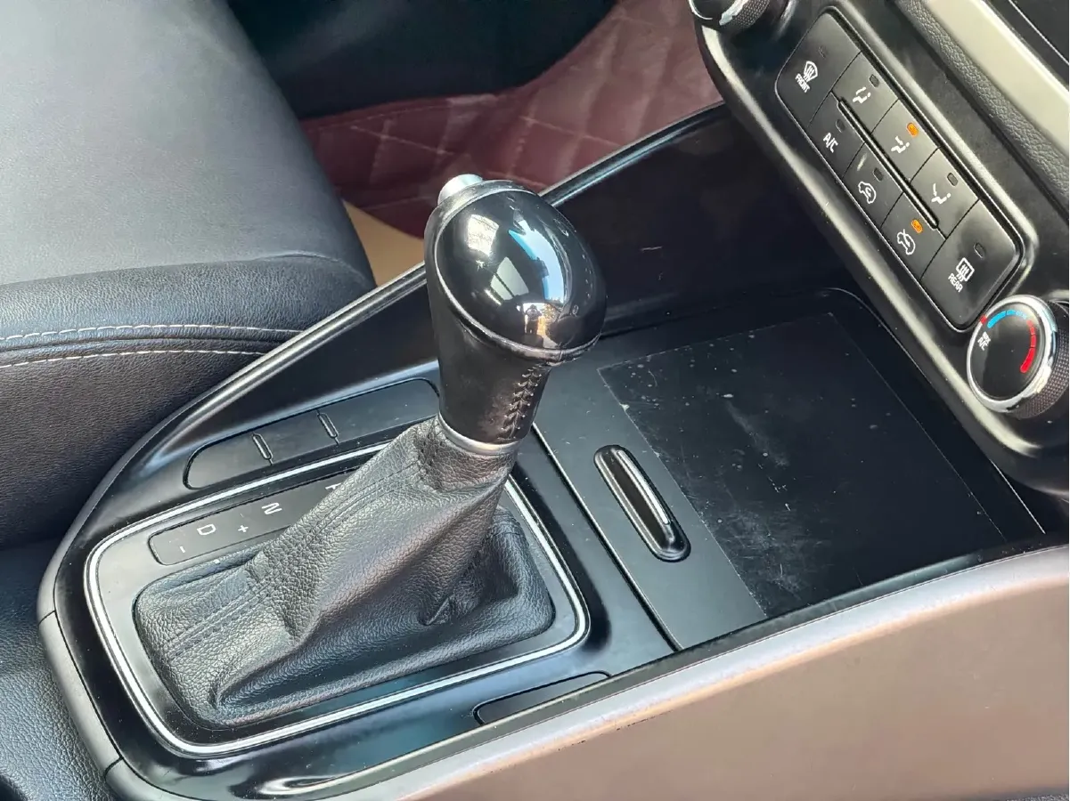 2013 Kia Carens 2.0L 152HP L4 6AT,autocango,china used car exporter,china ev exporter,chinese used car exporter,chinese used ev exporter