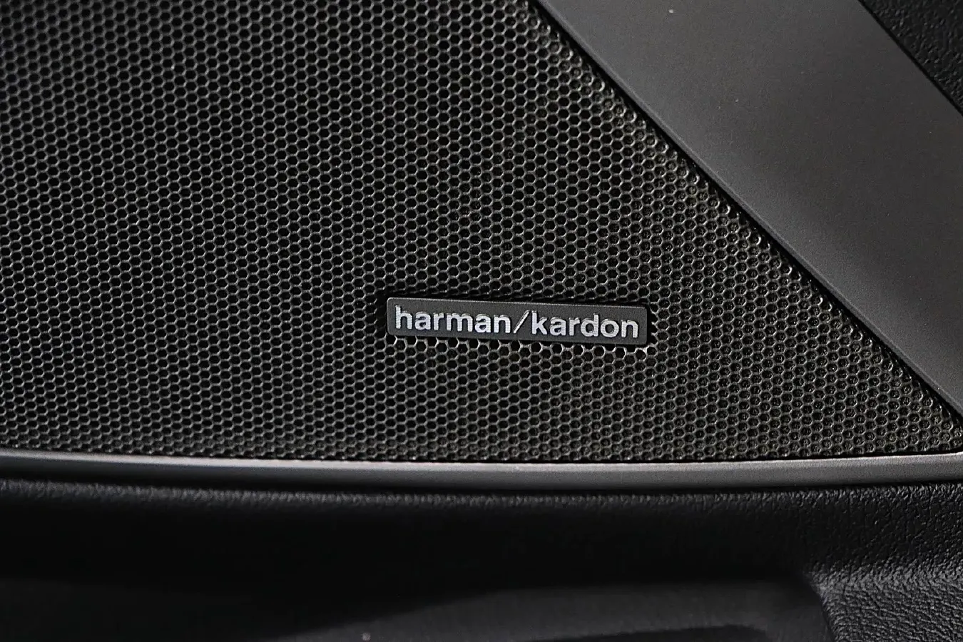 2021 BMW M3 3.0T 510HP L6 8AT,autocango,china used car exporter,china ev exporter,chinese used car exporter,chinese used ev exporter