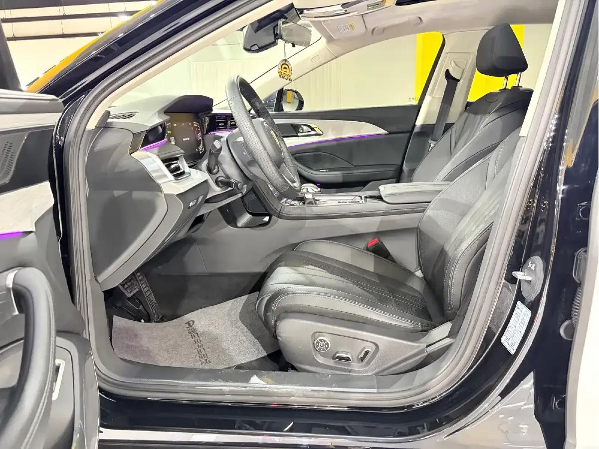 2025 HongQi H5 1.5T 169HP L4 7DCT,autocango,china used car exporter,china ev exporter,chinese used car exporter,chinese used ev exporter