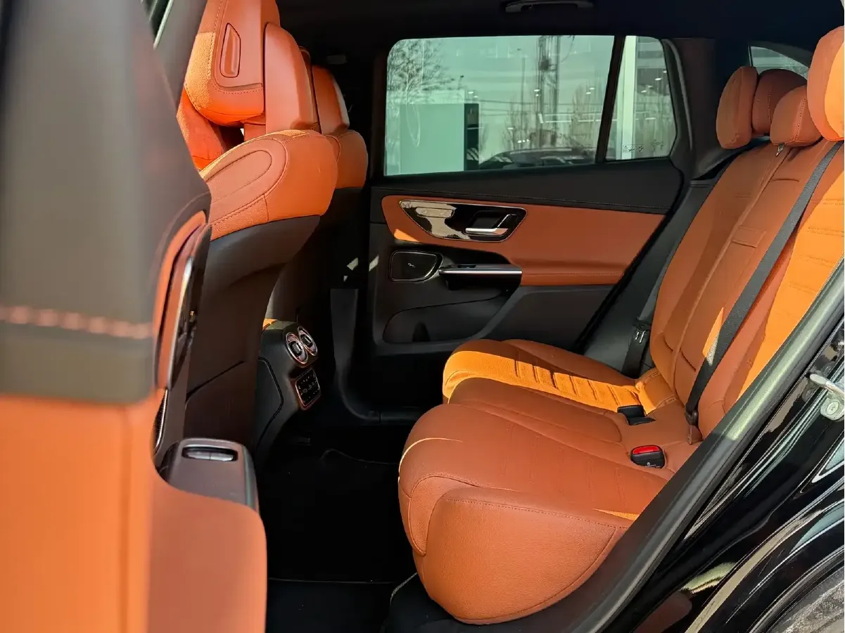 2025 Mercedes-Benz GLC Class 2.0T 204HP L4 9AT PHEV 30.9KWH,autocango,china used car exporter,china ev exporter,chinese used car exporter,chinese used ev exporter