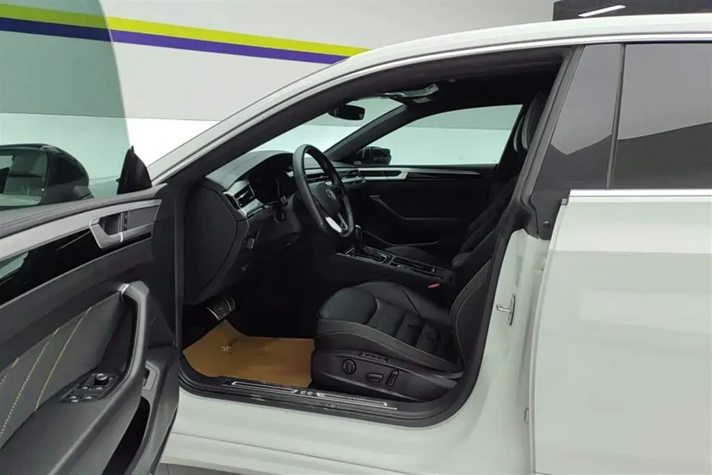 2021 Volkswagen CC 2.0T 220HP L4 7DCT,autocango,china used car exporter,china ev exporter,chinese used car exporter,chinese used ev exporter