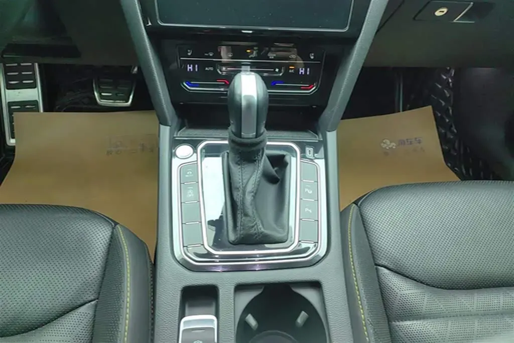 2021 Volkswagen CC 2.0T 220HP L4 7DCT,autocango,china used car exporter,china ev exporter,chinese used car exporter,chinese used ev exporter