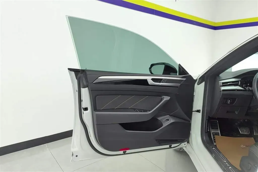 2021 Volkswagen CC 2.0T 220HP L4 7DCT,autocango,china used car exporter,china ev exporter,chinese used car exporter,chinese used ev exporter