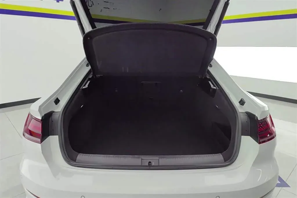 2021 Volkswagen CC 2.0T 220HP L4 7DCT,autocango,china used car exporter,china ev exporter,chinese used car exporter,chinese used ev exporter