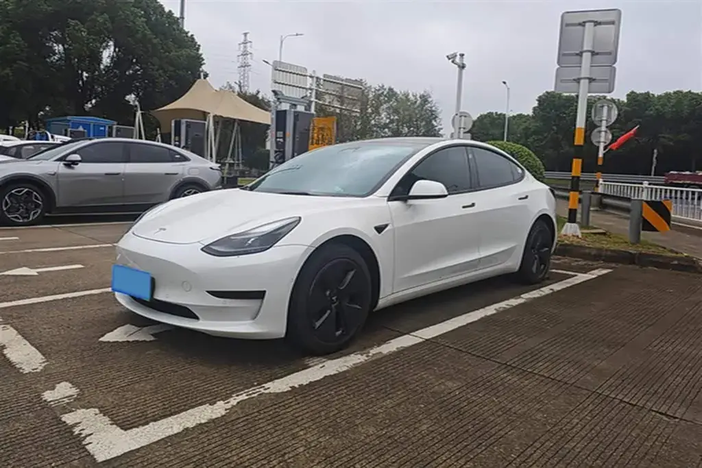 2022 Tesla Model 3 BEV 60KWH