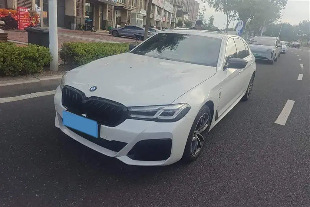 2021 BMW 5 Series 2.0T 184HP L4 8AT PHEV 17.7KWH