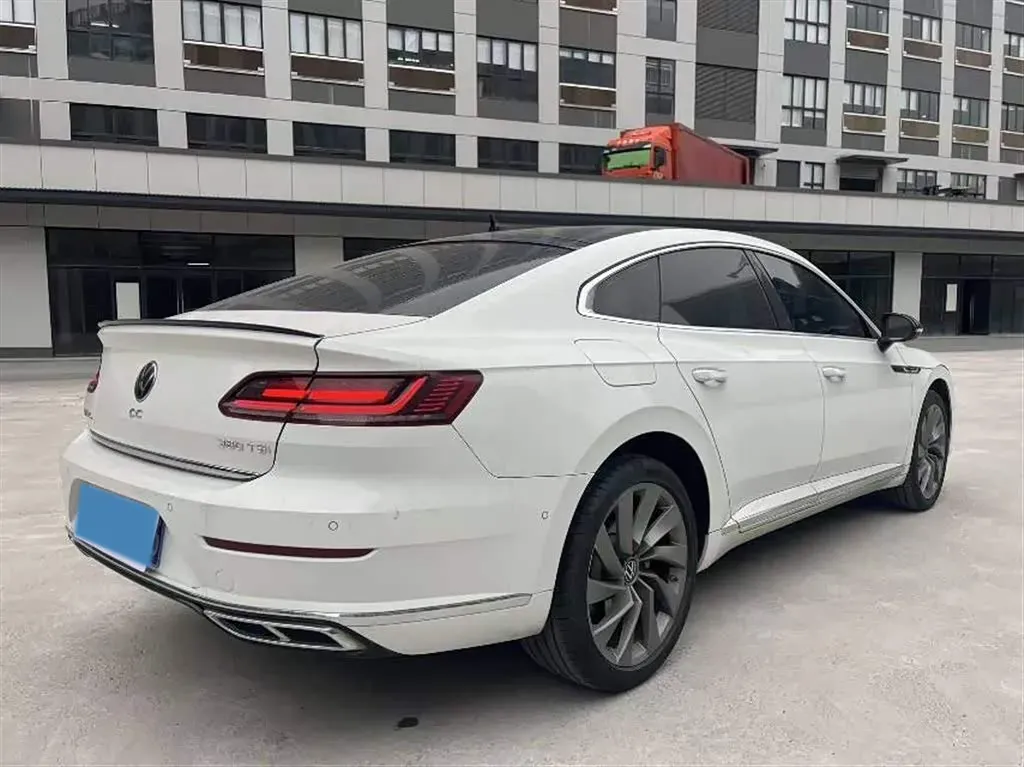 2023 Volkswagen CC 2.0T 220HP L4 7DCT,autocango,china used car exporter,china ev exporter,chinese used car exporter,chinese used ev exporter