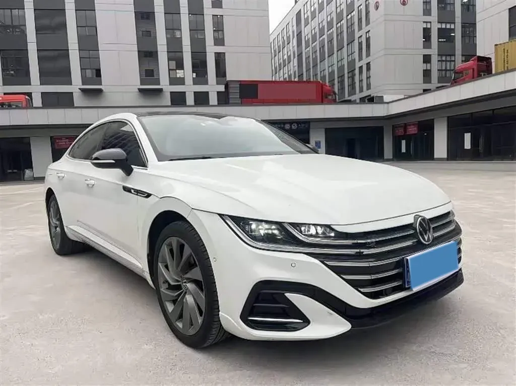 2023 Volkswagen CC 2.0T 220HP L4 7DCT,autocango,china used car exporter,china ev exporter,chinese used car exporter,chinese used ev exporter