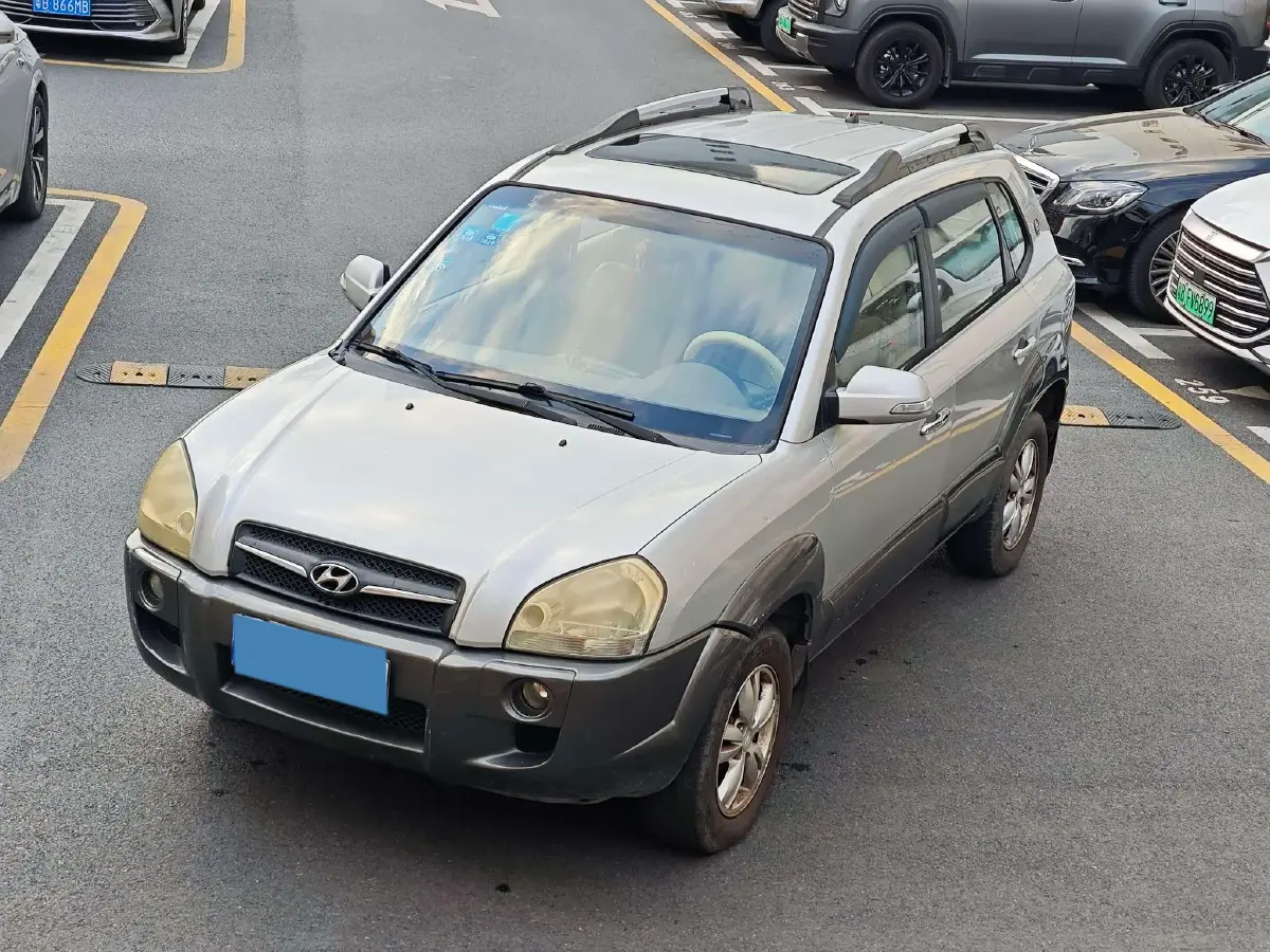 2009 Hyundai Tucson 2.0L 142HP L4 4AT