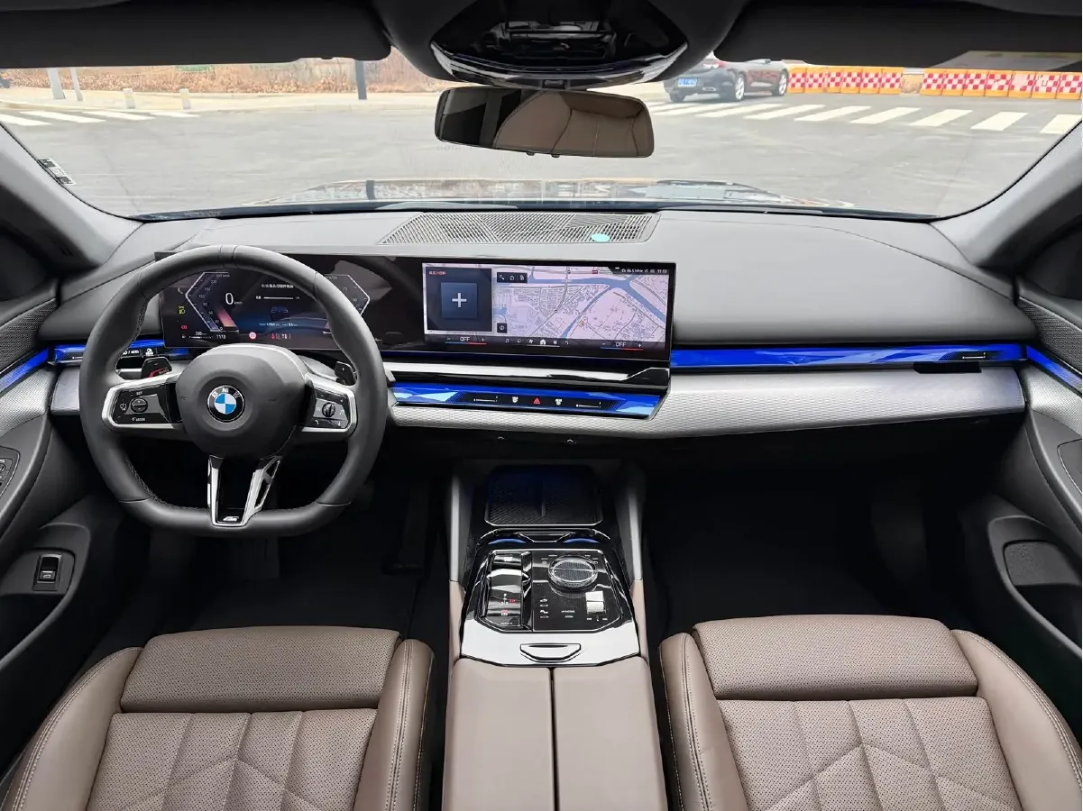 2024 BMW 5 Series 2.0T 190HP L4 8AT,autocango,china used car exporter,china ev exporter,chinese used car exporter,chinese used ev exporter