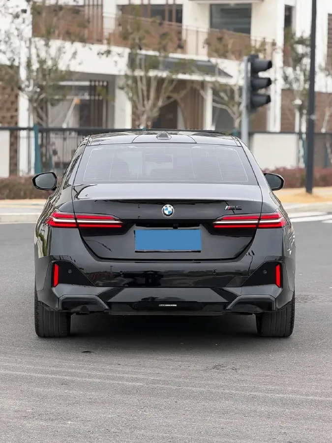 2024 BMW 5 Series 2.0T 190HP L4 8AT,autocango,china used car exporter,china ev exporter,chinese used car exporter,chinese used ev exporter