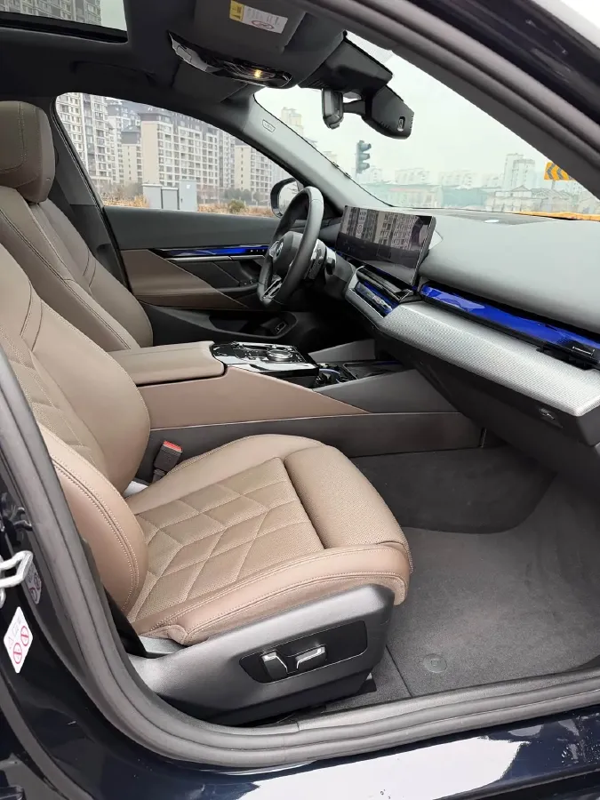 2024 BMW 5 Series 2.0T 190HP L4 8AT,autocango,china used car exporter,china ev exporter,chinese used car exporter,chinese used ev exporter