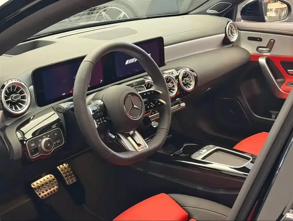 2024 Mercedes-Benz A AMG 2.0T 306HP L4 8DCT,autocango,china used car exporter,china ev exporter,chinese used car exporter,chinese used ev exporter