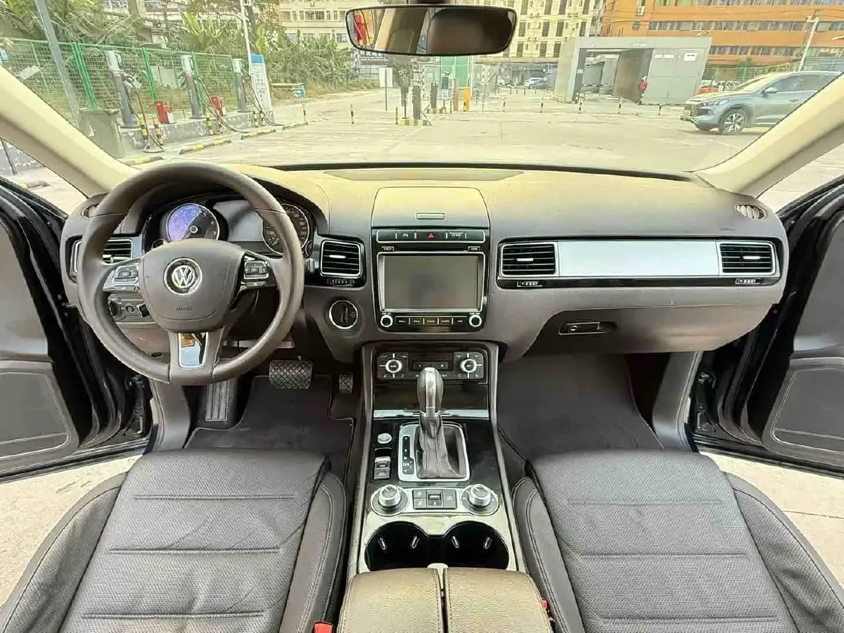 2017 Volkswagen Touareg 3.0T 320HP V6 8AT,autocango,china used car exporter,china ev exporter,chinese used car exporter,chinese used ev exporter