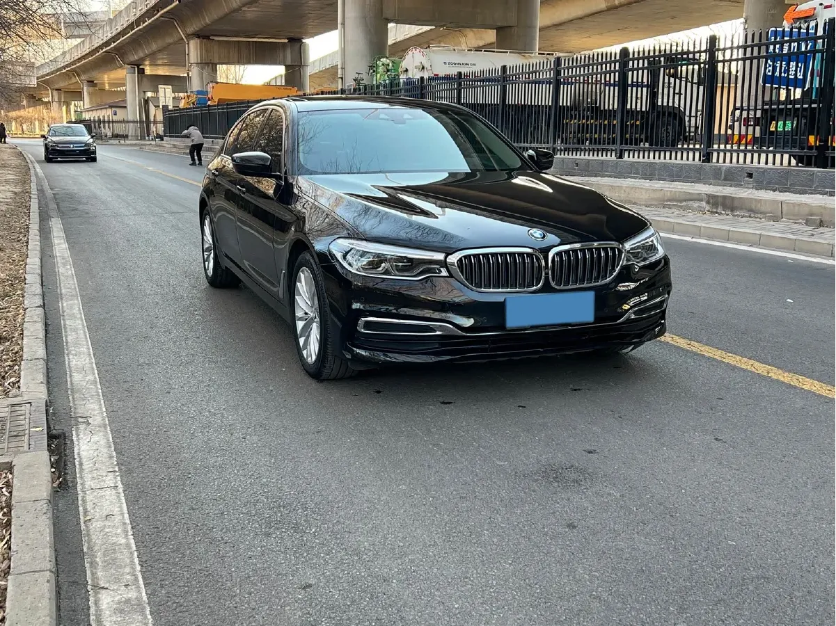 2019 BMW 5 Series 2.0T 252HP L4 8AT,autocango,china used car exporter,china ev exporter,chinese used car exporter,chinese used ev exporter