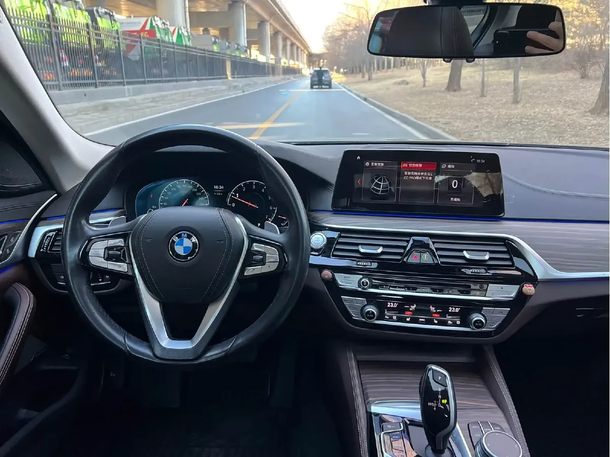 2019 BMW 5 Series 2.0T 252HP L4 8AT,autocango,china used car exporter,china ev exporter,chinese used car exporter,chinese used ev exporter