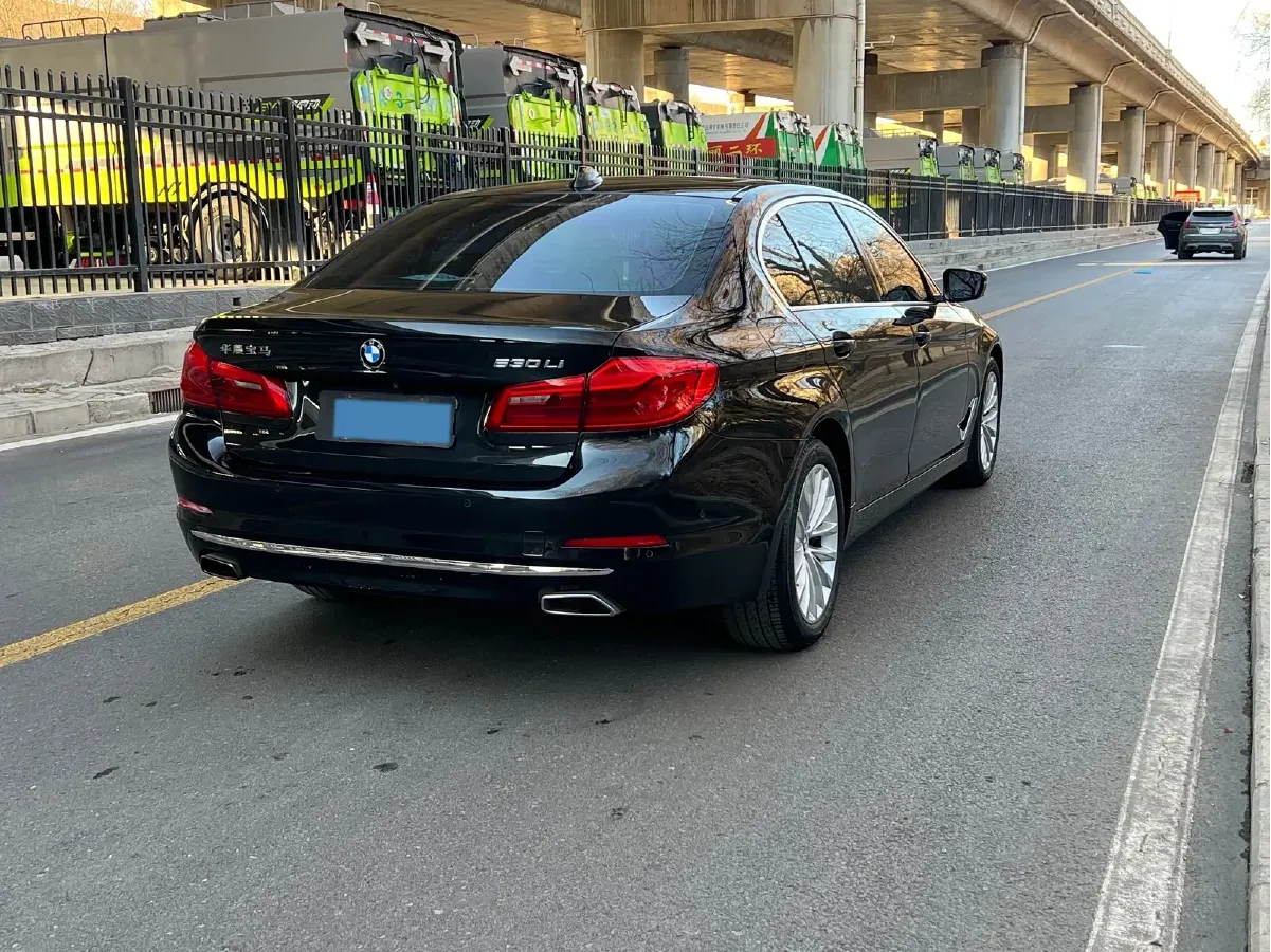 2019 BMW 5 Series 2.0T 252HP L4 8AT,autocango,china used car exporter,china ev exporter,chinese used car exporter,chinese used ev exporter