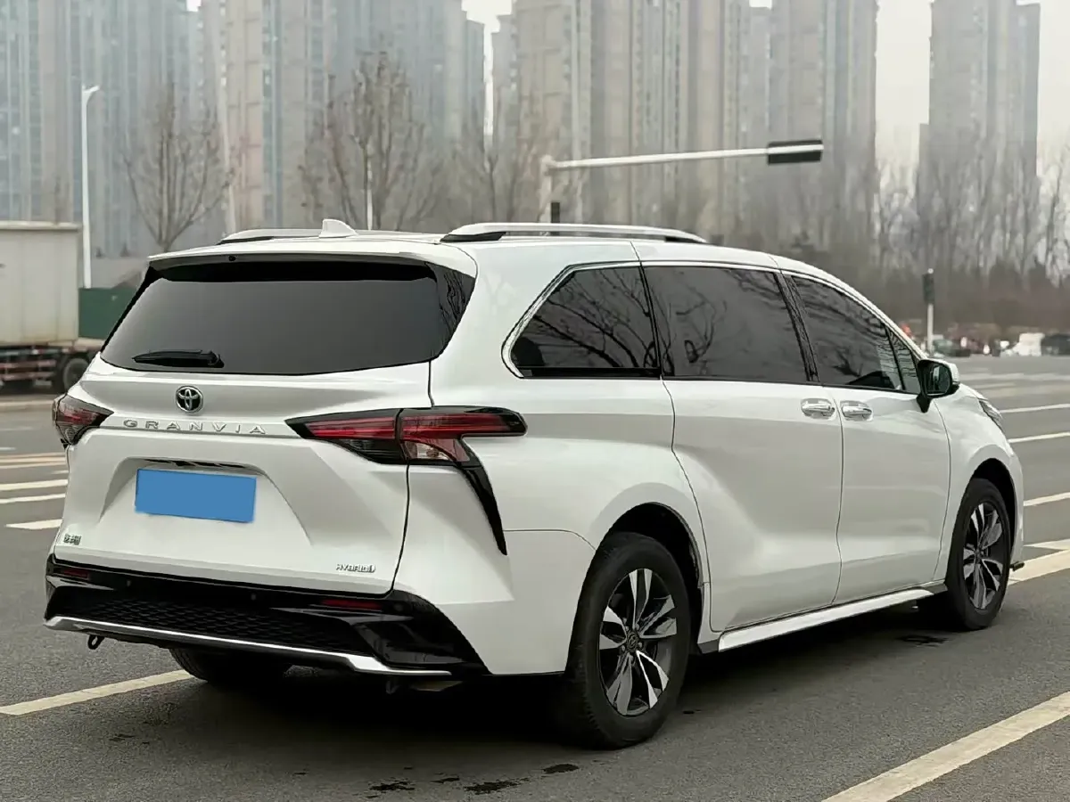 2024 Toyota Granvia 2.5L 189HP L4 E-CVT Hybrid,autocango,china used car exporter,china ev exporter,chinese used car exporter,chinese used ev exporter