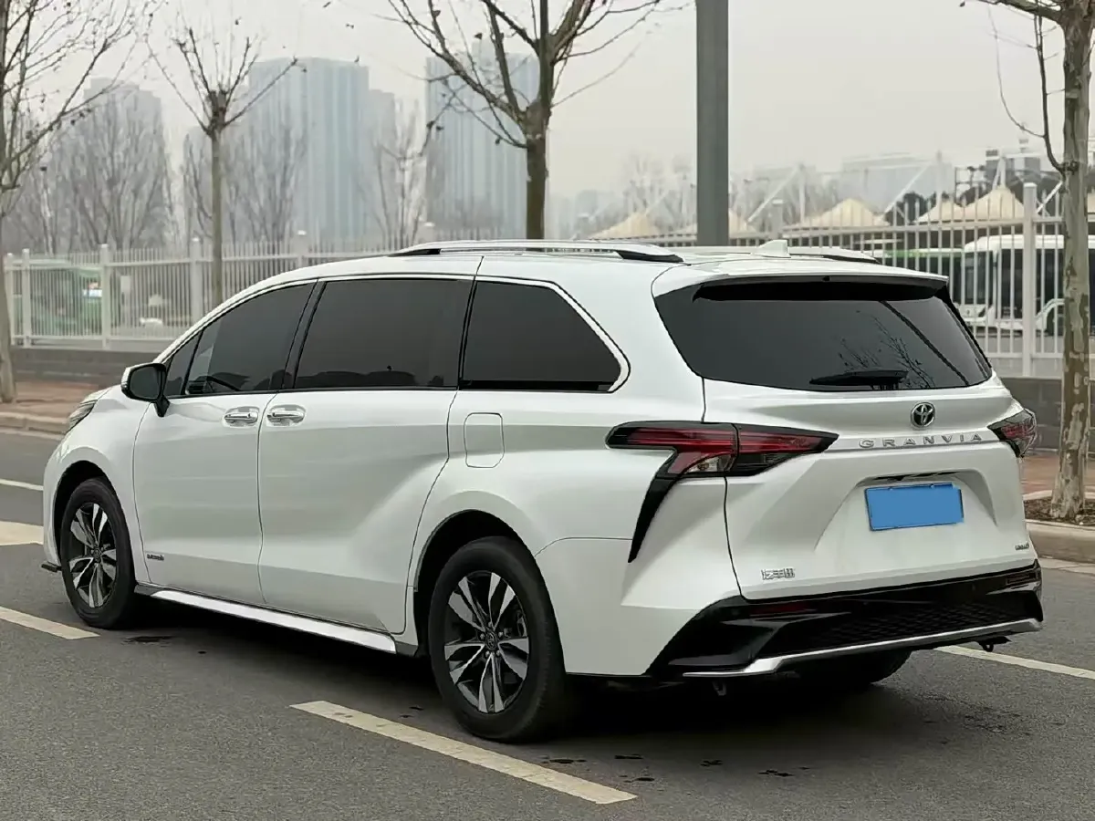 2024 Toyota Granvia 2.5L 189HP L4 E-CVT Hybrid,autocango,china used car exporter,china ev exporter,chinese used car exporter,chinese used ev exporter