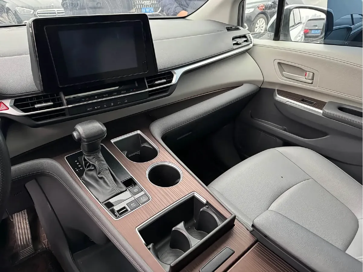 2024 Toyota Granvia 2.5L 189HP L4 E-CVT Hybrid,autocango,china used car exporter,china ev exporter,chinese used car exporter,chinese used ev exporter