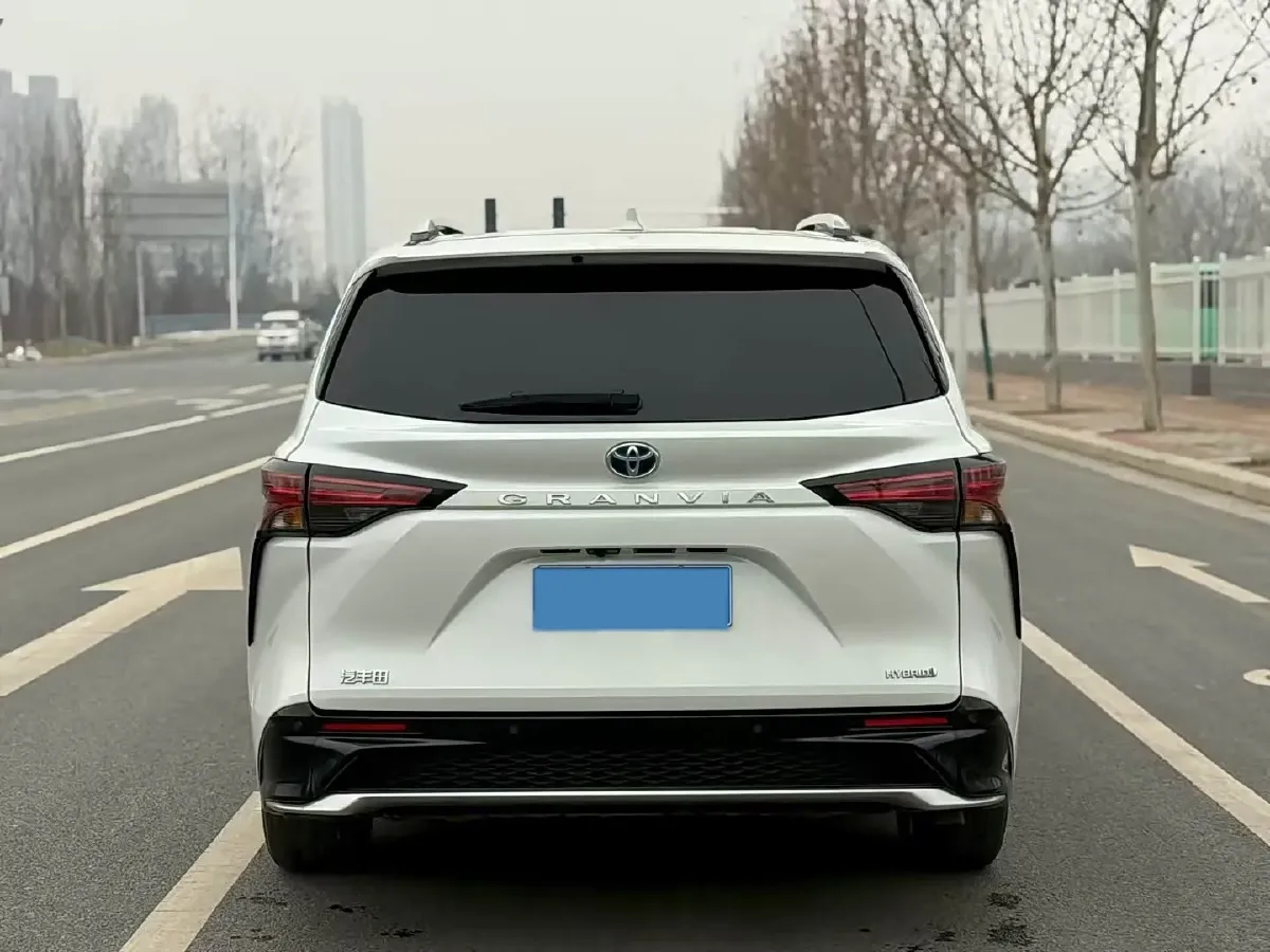 2024 Toyota Granvia 2.5L 189HP L4 E-CVT Hybrid,autocango,china used car exporter,china ev exporter,chinese used car exporter,chinese used ev exporter