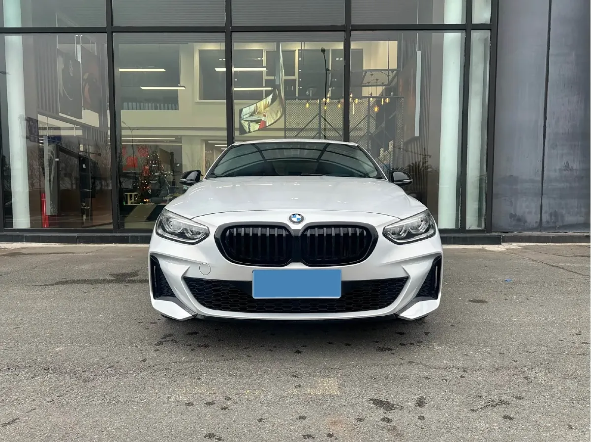 2021 BMW 1 Series 2.0T 192HP L4 7DCT,autocango,china used car exporter,china ev exporter,chinese used car exporter,chinese used ev exporter