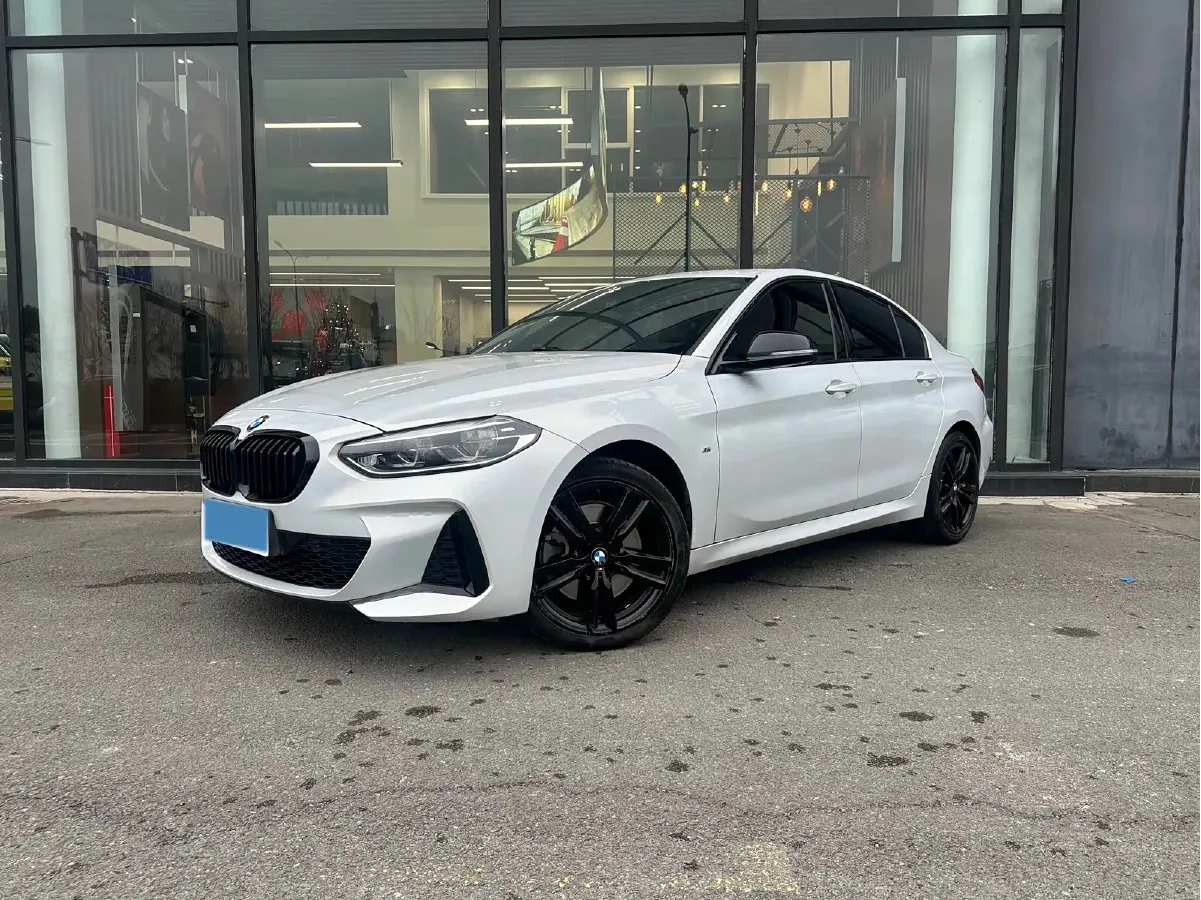 2021 BMW 1 Series 2.0T 192HP L4 7DCT,autocango,china used car exporter,china ev exporter,chinese used car exporter,chinese used ev exporter