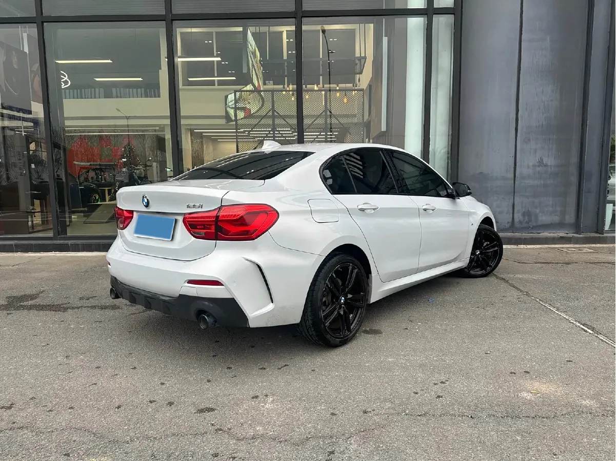 2021 BMW 1 Series 2.0T 192HP L4 7DCT,autocango,china used car exporter,china ev exporter,chinese used car exporter,chinese used ev exporter
