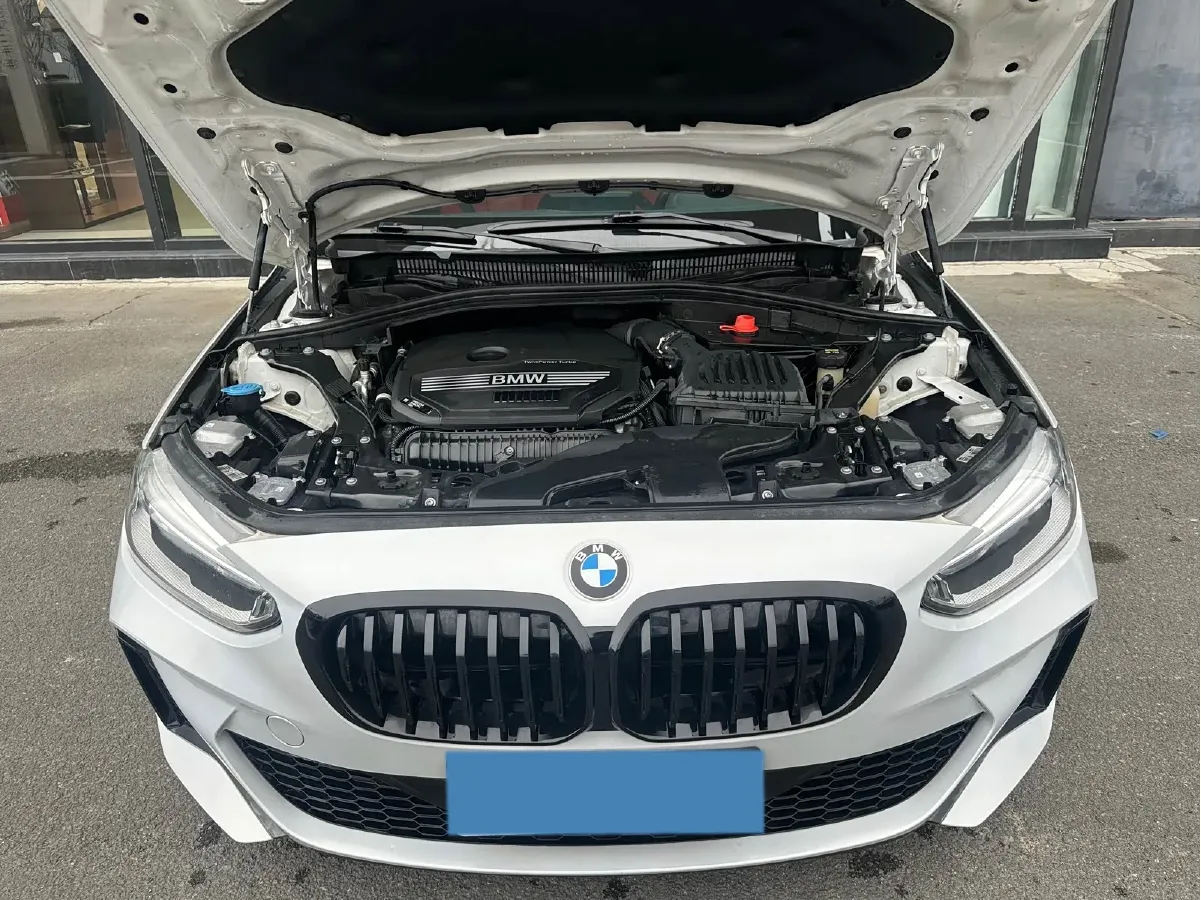 2021 BMW 1 Series 2.0T 192HP L4 7DCT,autocango,china used car exporter,china ev exporter,chinese used car exporter,chinese used ev exporter