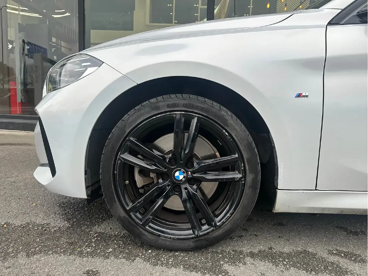 2021 BMW 1 Series 2.0T 192HP L4 7DCT,autocango,china used car exporter,china ev exporter,chinese used car exporter,chinese used ev exporter