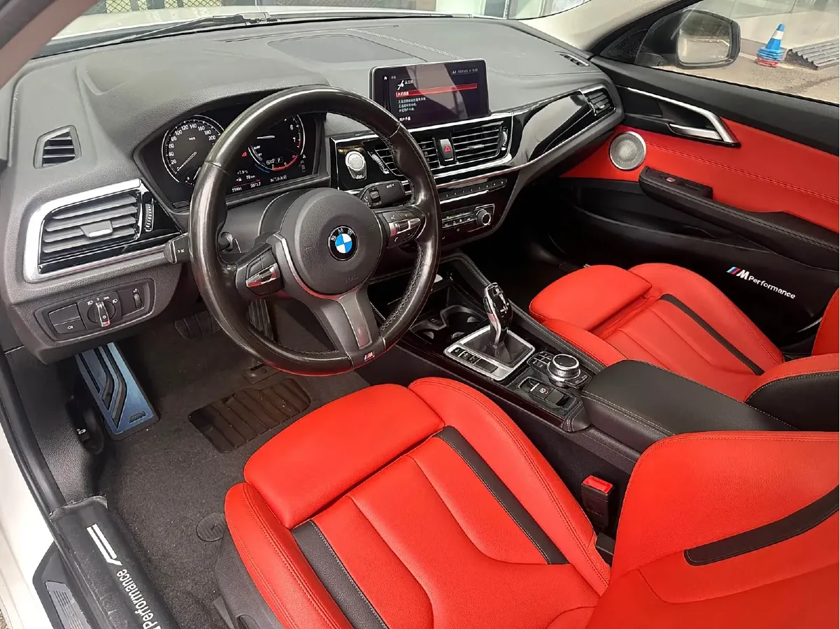 2021 BMW 1 Series 2.0T 192HP L4 7DCT,autocango,china used car exporter,china ev exporter,chinese used car exporter,chinese used ev exporter
