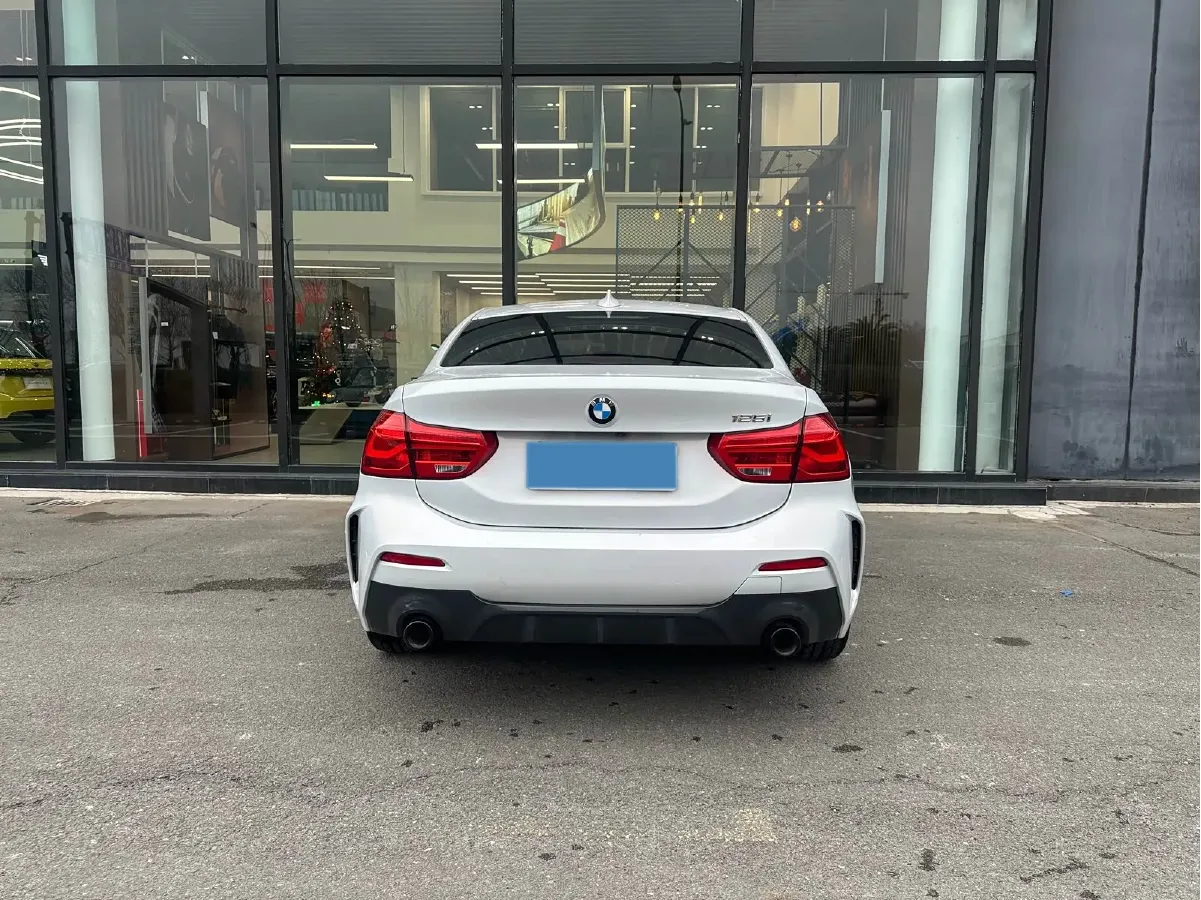 2021 BMW 1 Series 2.0T 192HP L4 7DCT,autocango,china used car exporter,china ev exporter,chinese used car exporter,chinese used ev exporter