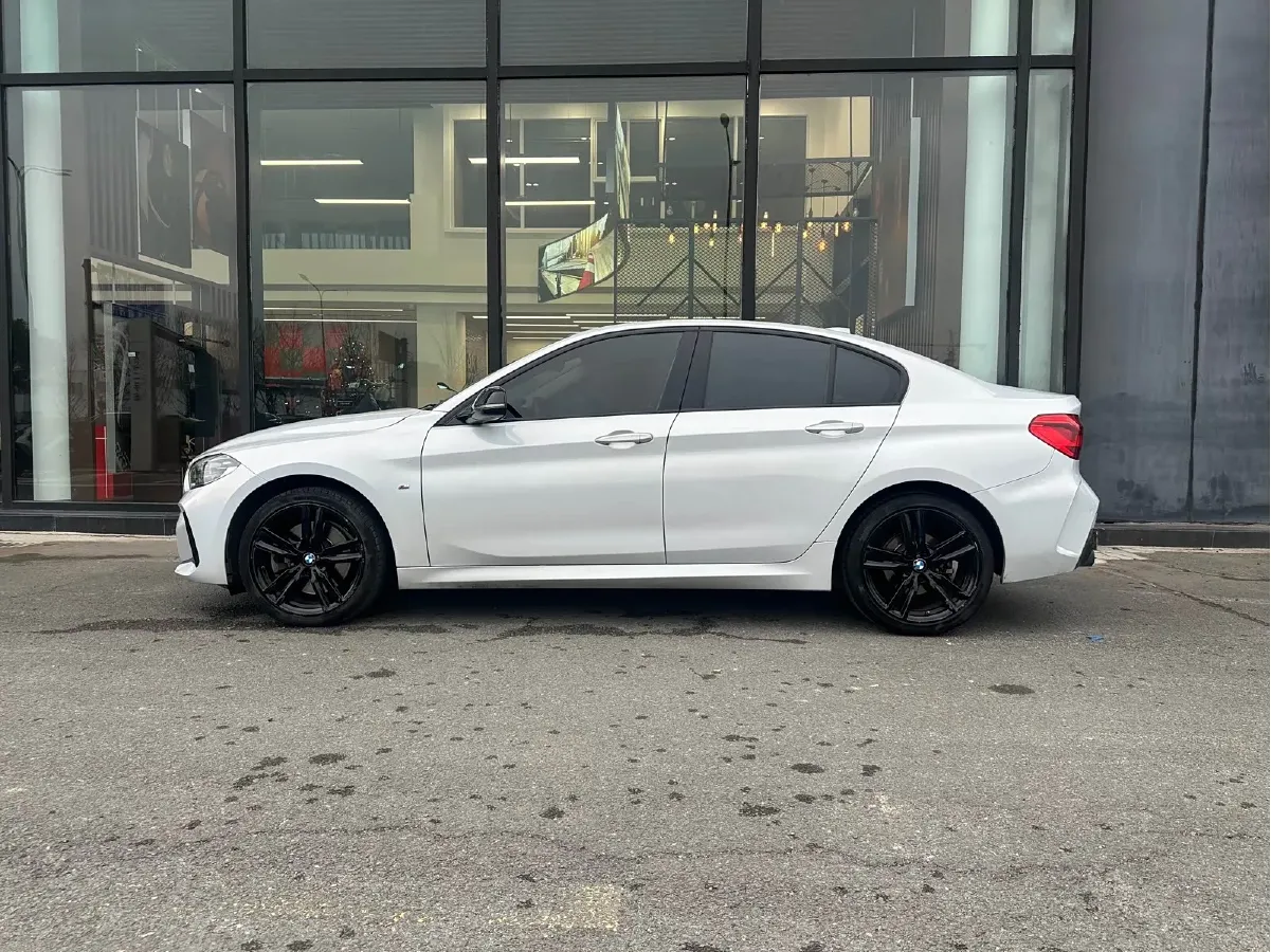 2021 BMW 1 Series 2.0T 192HP L4 7DCT,autocango,china used car exporter,china ev exporter,chinese used car exporter,chinese used ev exporter